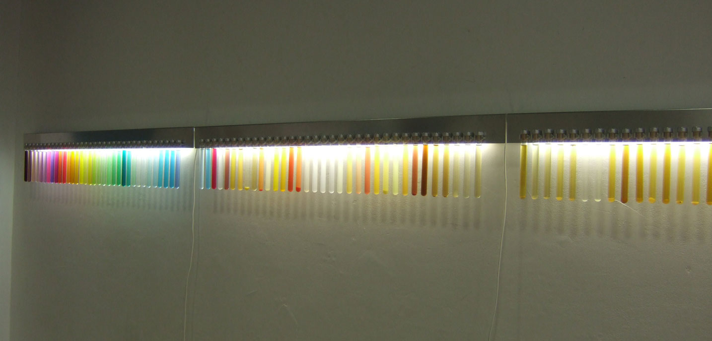 d�tergents saponites, sodas, urines, tubes � essai, corni�re aluminium, n�on 3rames 30x120x5cm